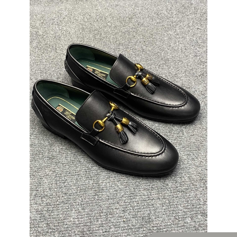 G*u*i leather shoes